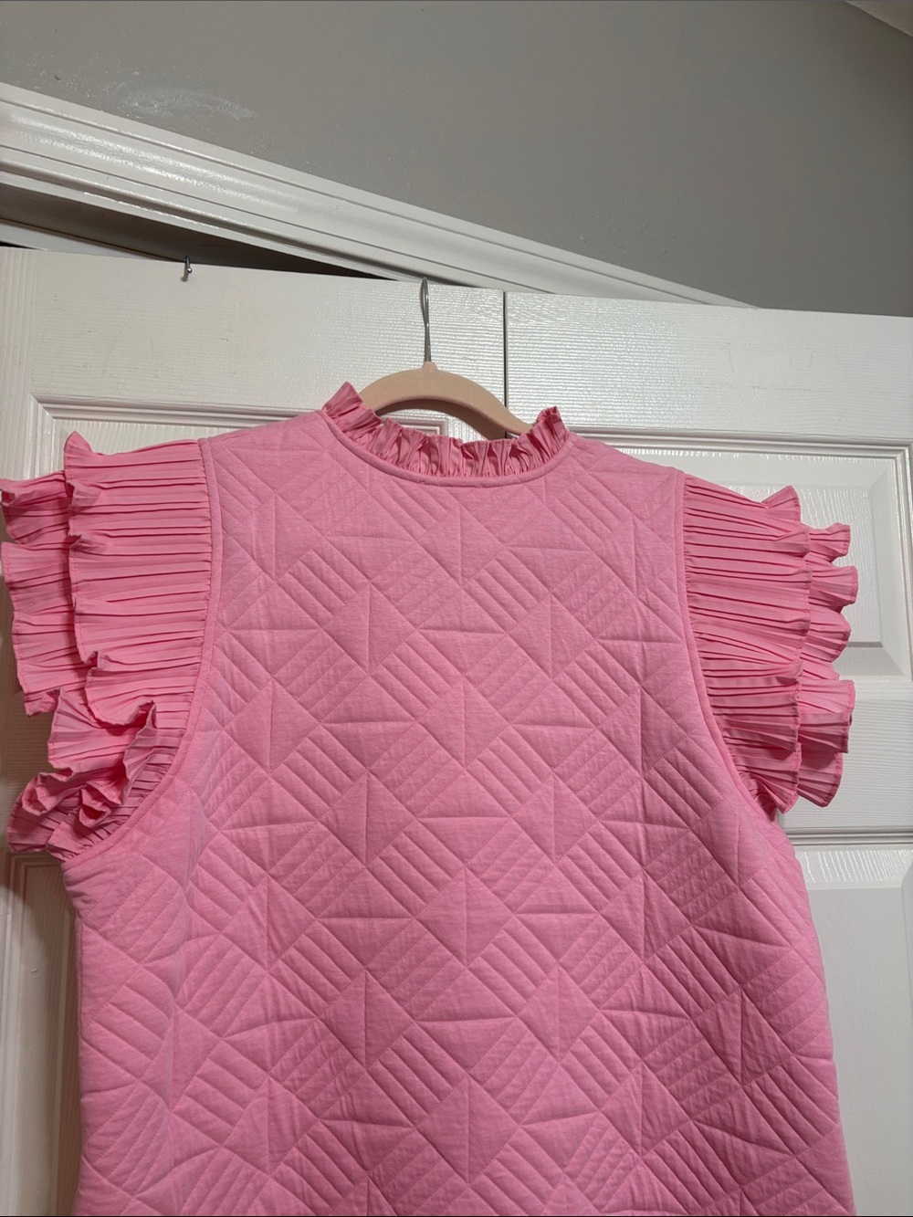 entro Pink Quilted Shift Dress with Pleated Ruffle Sleeves NWT - Picture 11 of 12
